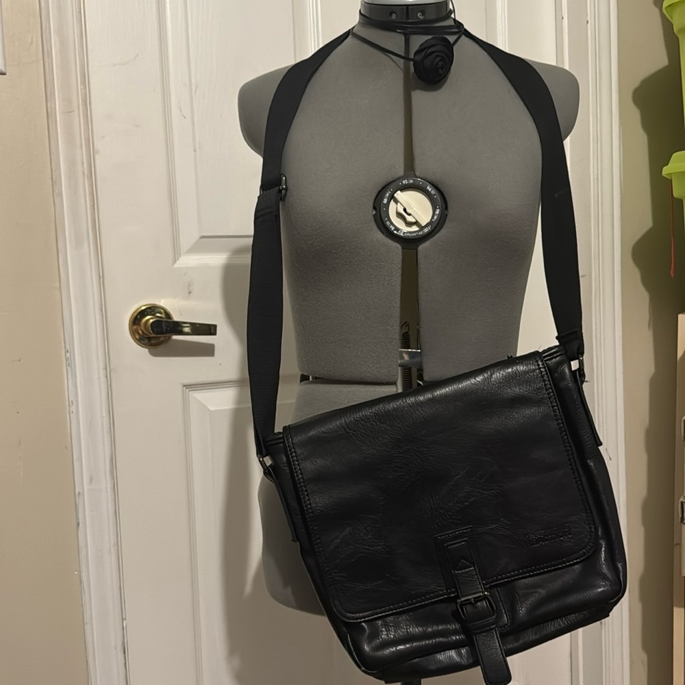 Kenneth Cole Messenger Bag